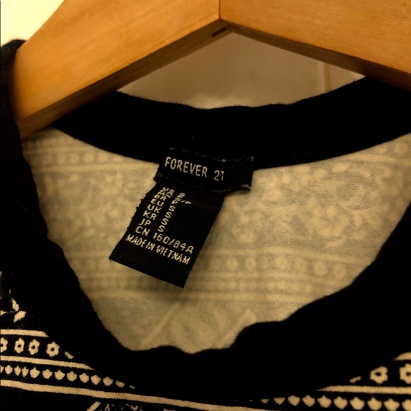 crop top - Picture 2 of 2